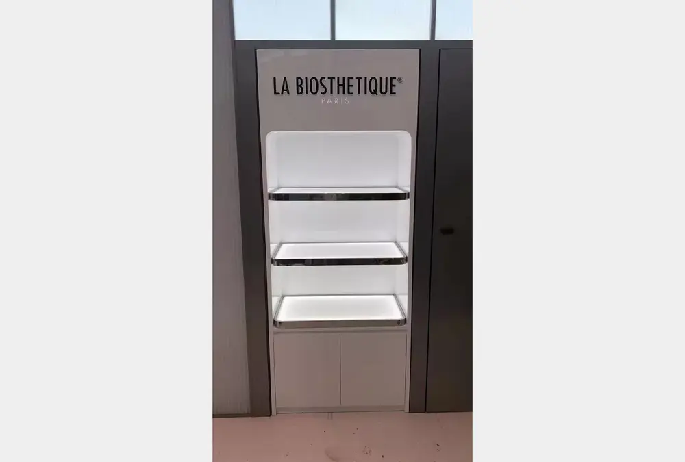 Kabinet paparan kosmetik