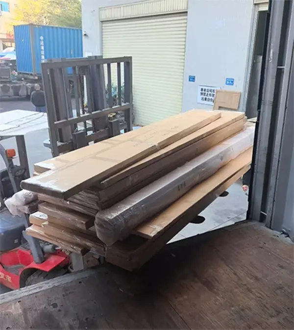 Rak Pakaian telah berjaya dihantar ke Dubai