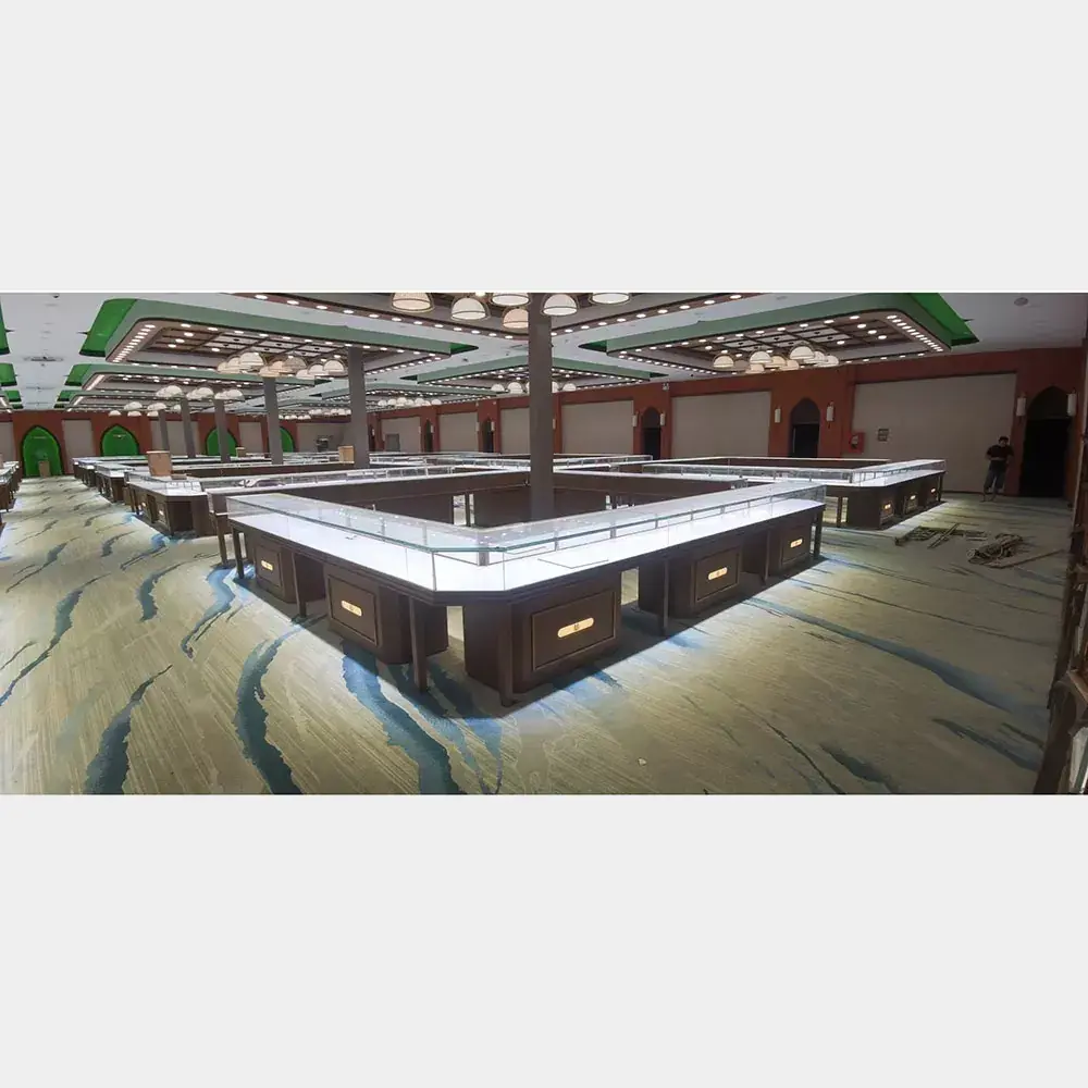 Kabinet paparan barang kemas kayu