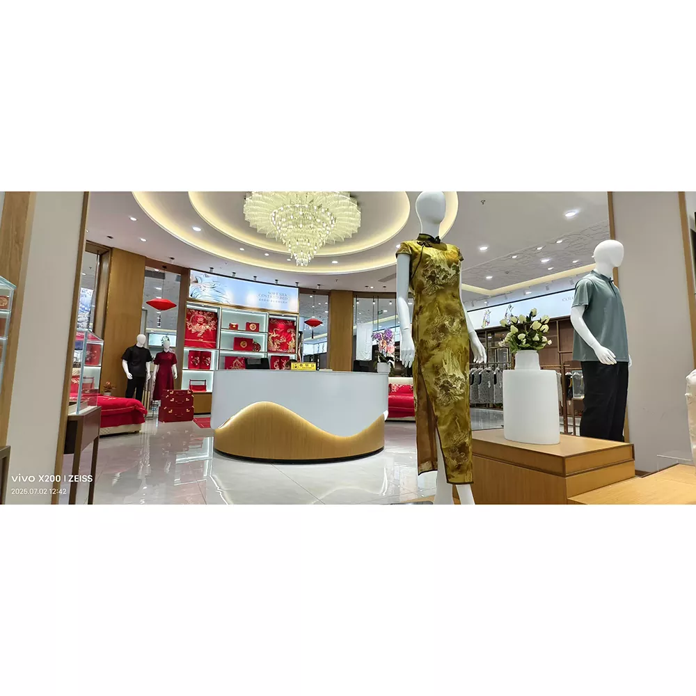 Rak Paparan Pakaian Wanita Kayu